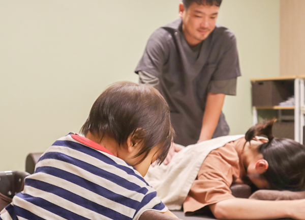 ソレイユ整体・整骨院(お子様の近くで施術が受けられます。)