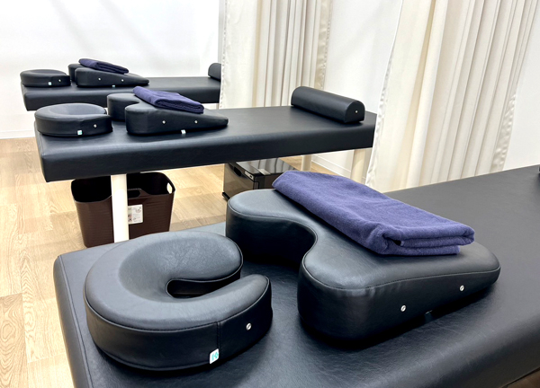 糟屋新宮中央駅前鍼灸接骨院(施術台ごとにカーテンで仕切りプライバシーにも配慮。)