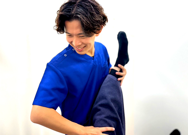 糟屋新宮中央駅前鍼灸接骨院(ストレッチを用いた姿勢調整を行います。)