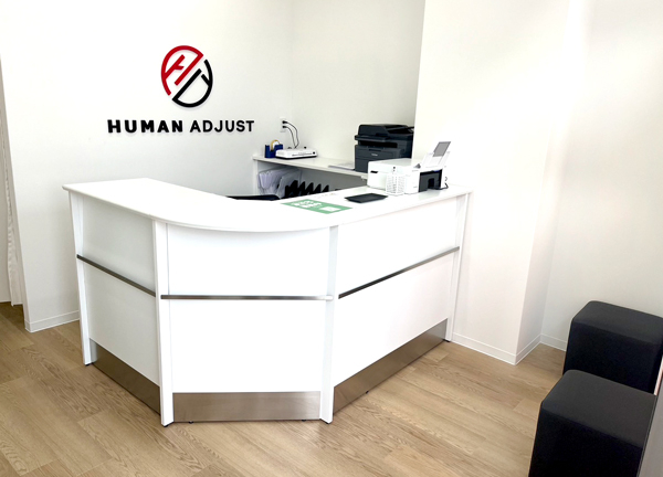 糟屋新宮中央駅前鍼灸接骨院(当施設の受付です。肩こりや腰痛でお困りの方はまずはご相談ください。)