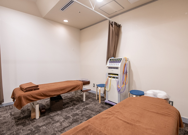 御殿山トラストタワー整骨院(施術ベッドです。)