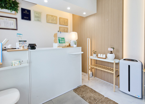 Ｂａｓｉｓ鍼灸整骨院　阿倍野駅・天王寺駅院(受付です。)