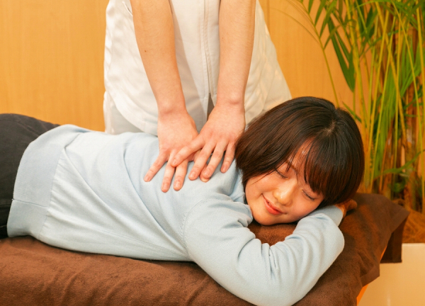 こころ整骨院　麻生院(デスクワークで疲労した首周りを緩和します。)