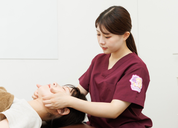 岩槻駅前整骨院(お顔の筋肉を緩めてリフトアップを目指します。)