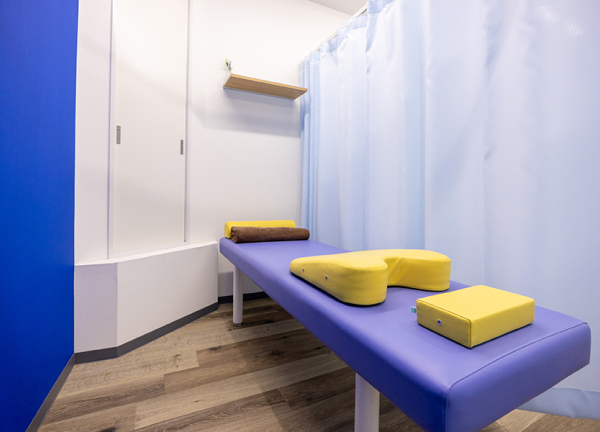 マーサ鍼灸整骨院　ハト浜町院(カーテンで仕切ることが可能です。)