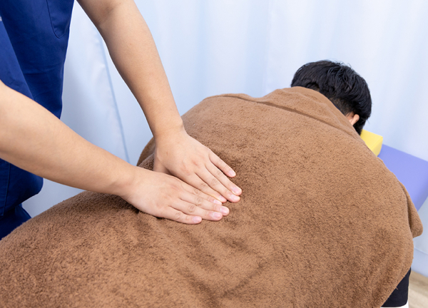 マーサ鍼灸整骨院　ハト浜町院(つらい腰痛の改善を目指します。)