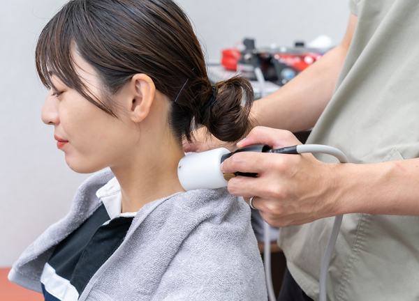パレット整骨院(機器を使用して筋膜リリースをおこないます。)