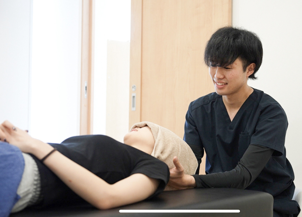 つらい首の痛みの改善を目指します。