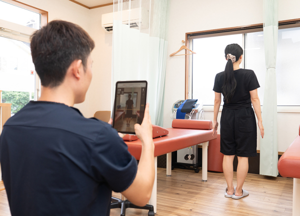 姿勢のゆがみを分析します。