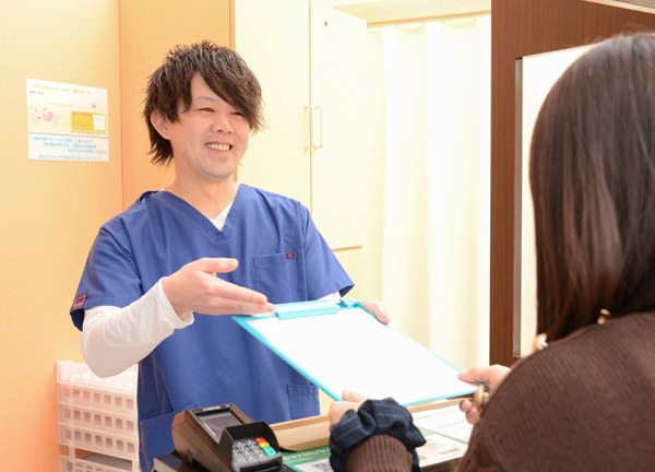 桐生の整骨院(受付にてカウンセリングシートをお渡しします。)