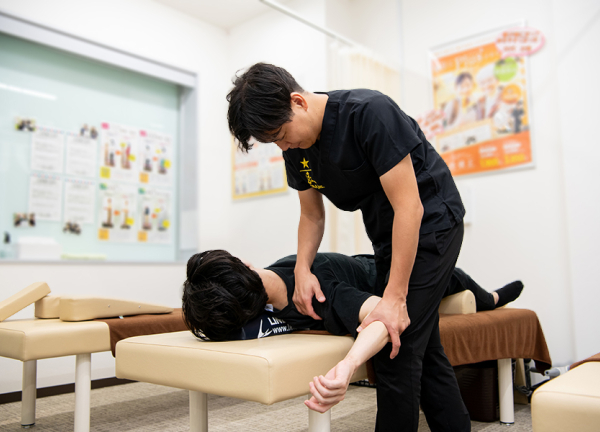 上大岡あおば接骨院はりきゅう院(正しい姿勢へ導きます。)