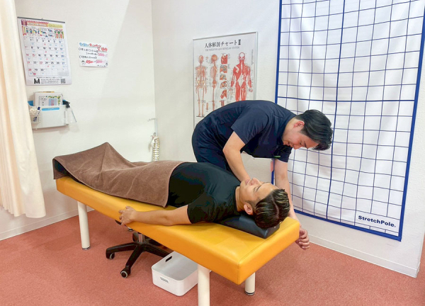 まいれ鍼灸整骨院・整体院　松井山手院(つらい猫背の改善を目指します。)