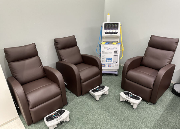 もりわき鍼灸整骨院　みのおキューズモール院(座りながら施術が受けられます。)