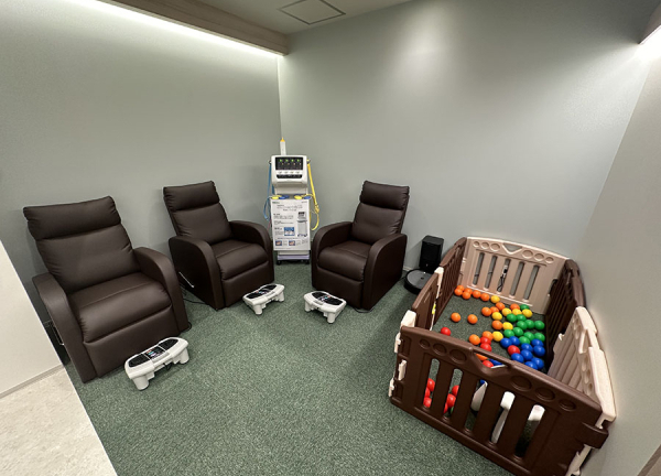 もりわき鍼灸整骨院　みのおキューズモール院(施術を受けながらお子様の様子が見れます。)