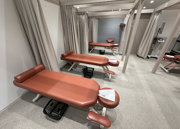 もりわき鍼灸整骨院　みのおキューズモール院(施術ベッドです。)