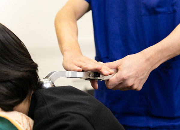 名倉堂鍼灸院・接骨院　ブランチ福岡下原(デスクワークなどの首の痛みや肩こりを緩和いたします。)