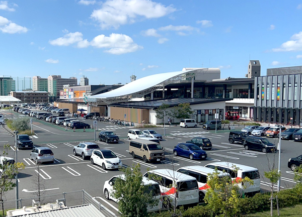名倉堂鍼灸院・接骨院　ブランチ福岡下原(駐車場完備の商業施設内にあるため車をご利用の方も通いやすい。)