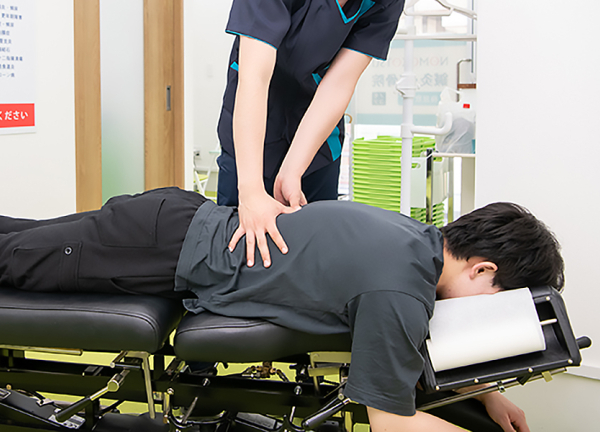 ＮＯＭＯＫＯＴＳＵ鍼灸院整骨院　亀有北口院(骨盤を正しい位置に戻します。)
