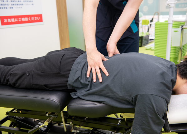 ＮＯＭＯＫＯＴＳＵ鍼灸院整骨院　亀有北口院(骨盤や背骨のゆがみを調整します。)