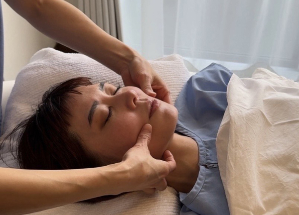 横浜プライベートメディカルプラクティス(お顔の調整をおこないます。)