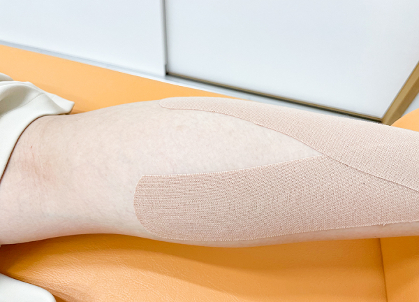 千扇接骨院　八王子院(テーピングでケガの緩和をおこないます。)