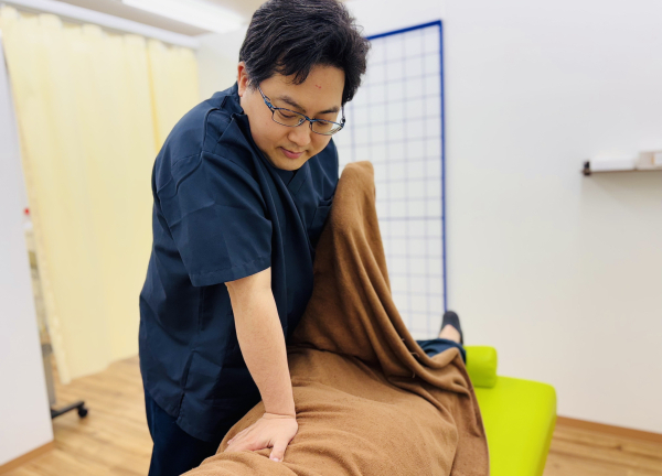 どんぐり鍼灸院・どんぐり接骨院(骨盤のゆがみを調整します。)