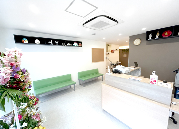 ぷらむろーど杉田整骨院・鍼灸院(当施設の受付です。お身体の不調はお気軽にご相談下さい。)