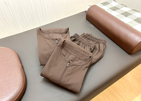 ぷらむろーど杉田整骨院・鍼灸院(施術着もご用意しているので服装を気にせず通いやすい。)