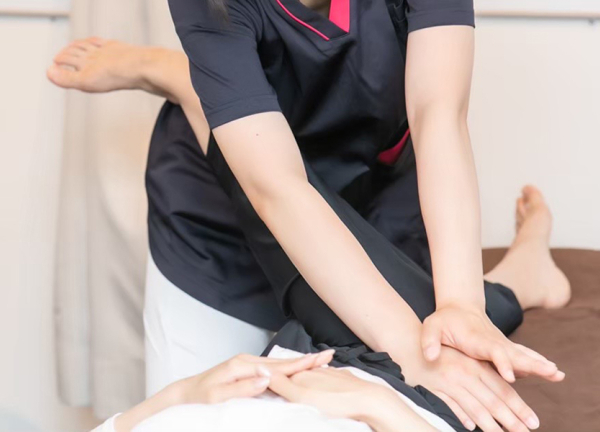 あおば鍼灸院接骨院　フィールアイアイプラザ中川店(骨盤のゆがみを整えます。)