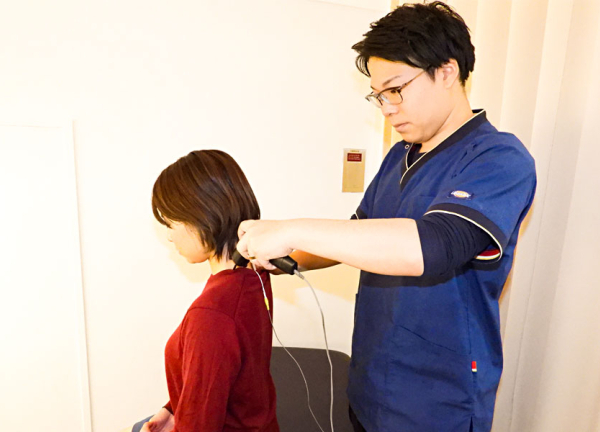 蒼整骨院　吉祥寺東急ＲＥＩホテル店(つらい肩こりには機器を用いてアプローチします。)