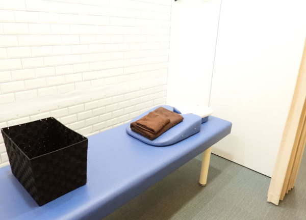 蒼整骨院　吉祥寺東急ＲＥＩホテル店(施術ベッドです。)