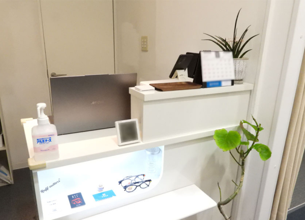 蒼整骨院　吉祥寺東急ＲＥＩホテル店(受付です。)