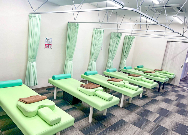 アスミルはり灸接骨院　金山駅前店(施術室です。)