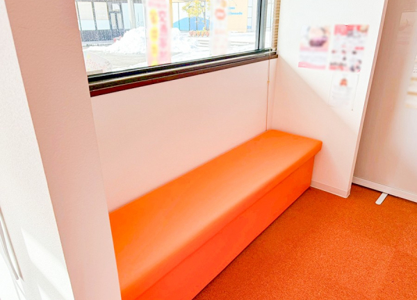 まいれ鍼灸整骨院・整体院　長浜院(待合室です。)