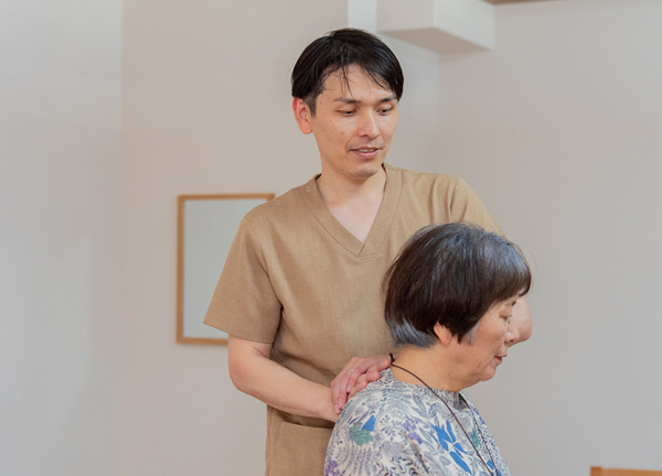 ととのえ整体整骨院　宮崎清水院(肩こりだけではなく、四十肩、五十肩などの不調にも対応します。)