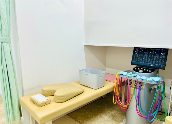 ＮＡＯＳＥＬ守恒整骨院(低周波を使用する際の施術部屋です。)