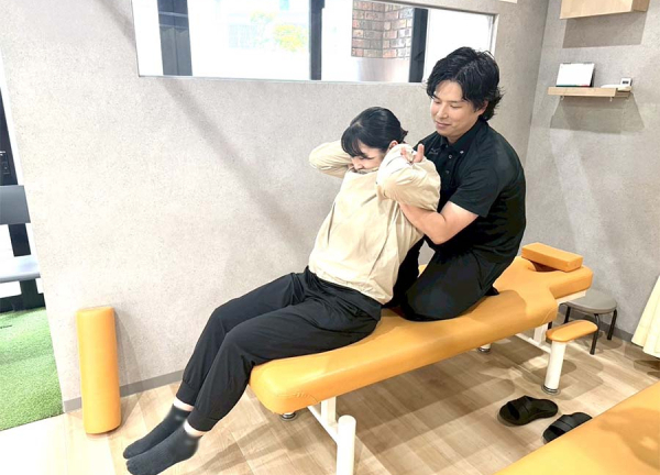 ＧＲＯＷＵＰ接骨院・鍼灸院　北大路駅前(巻き肩・猫背など老若男女問わず多いお悩みにも対応します。)