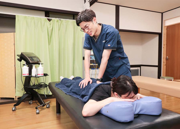 いしかわ接骨院(腰痛だけではなく、ぎっくり腰や坐骨神経痛など突発的な不調もご相談ください。)