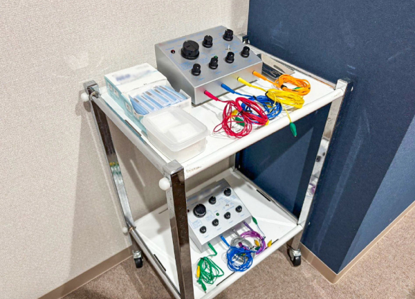 なかじま鍼灸院整骨院　桜ヶ丘(鍼施術用に、通電機器をご用意しています。)
