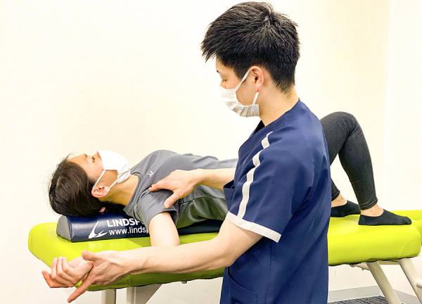 キューポラ接骨院【鍼灸】(ストレッチで肩甲骨の可動域を拡げましょう)