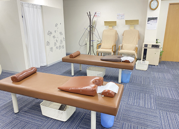 キューポラ接骨院【鍼灸】(リラックスしながら施術を受けられます。)