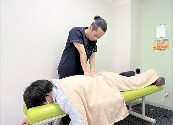 キューポラ接骨院【鍼灸】(肩こりや腰痛はマッサージで筋肉をほぐします)