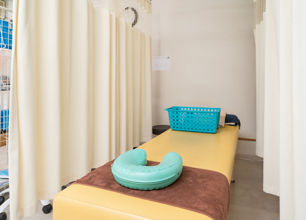 上福岡しらふじ整骨院【鍼灸】(施術中はカーテンで仕切れます。)