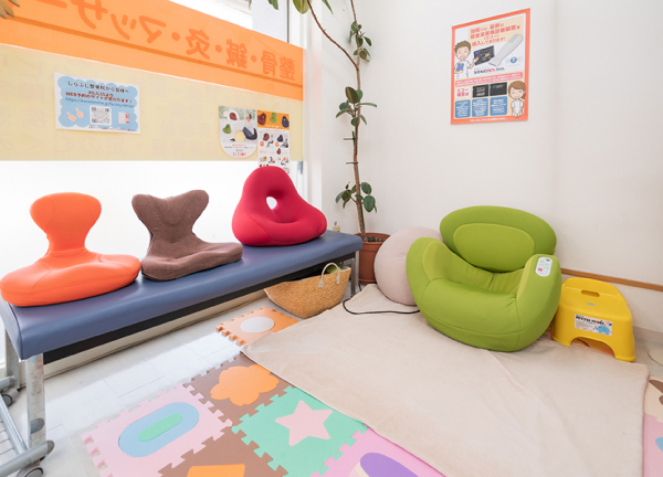 上福岡しらふじ整骨院【鍼灸】(待合室兼キッズスペースです。)