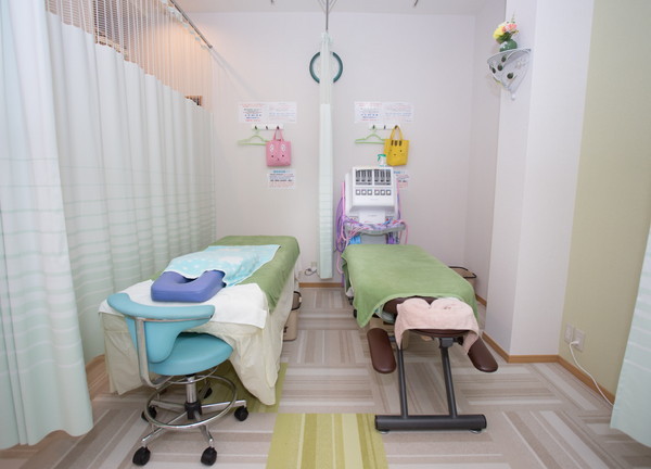 中国式気功整体院　Re+リ・プラス(接骨などの為の施術台です。)